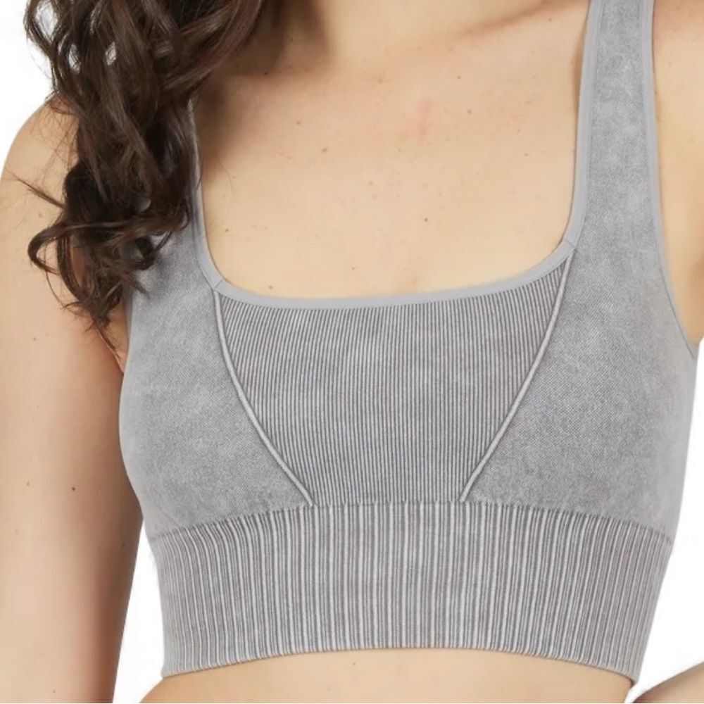 NWT! 90 Degree by Reflex Ribbed Seamless V-Neck Gray Tank - Size: M